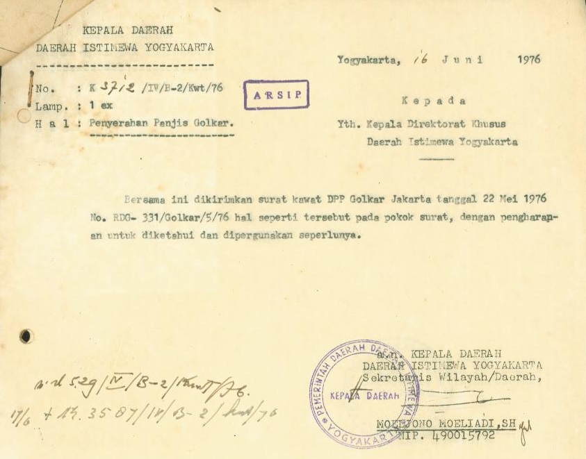         Surat kawat pengiriman panji-panji Golkar untuk   Dati II se Indonesia dari DPP Golkar Jakarta